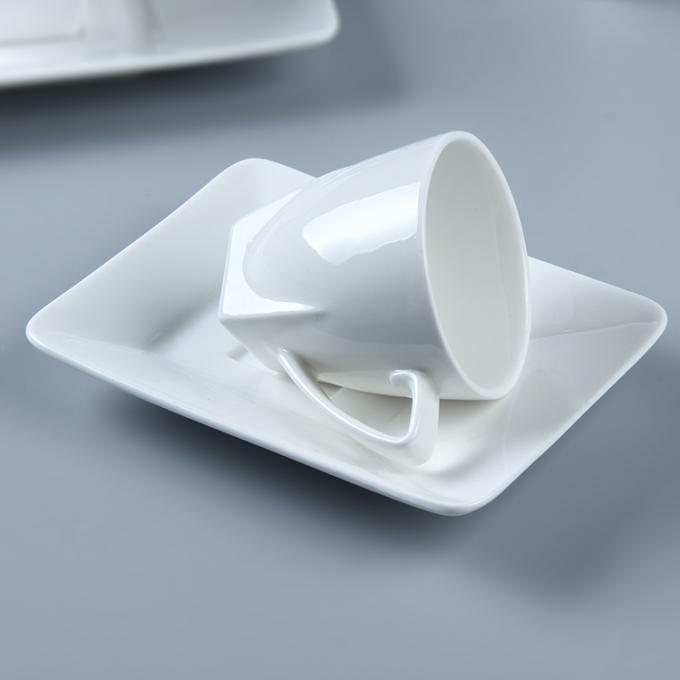tasse de café avec la soucoupe